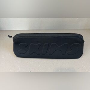 SKIMS Womens By Kim Kardashian Neoprene Water Resistant Pouch Clutch